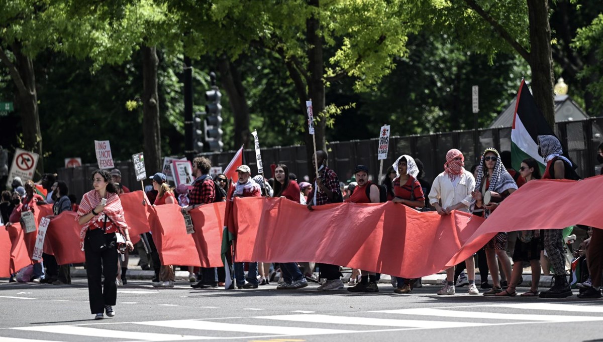 Beyaz Saray önünde Filistin'e destek protestoları: Biden'a 