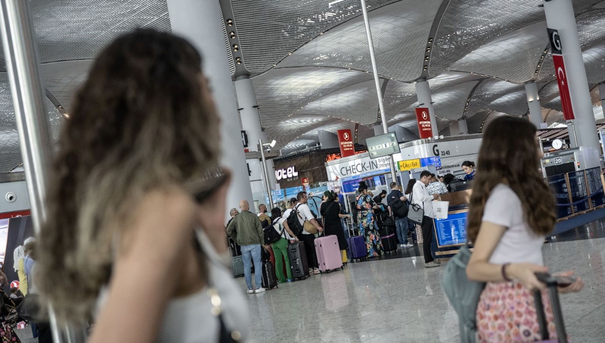 İstanbul’daki havalimanlarında tatil yoğunluğu