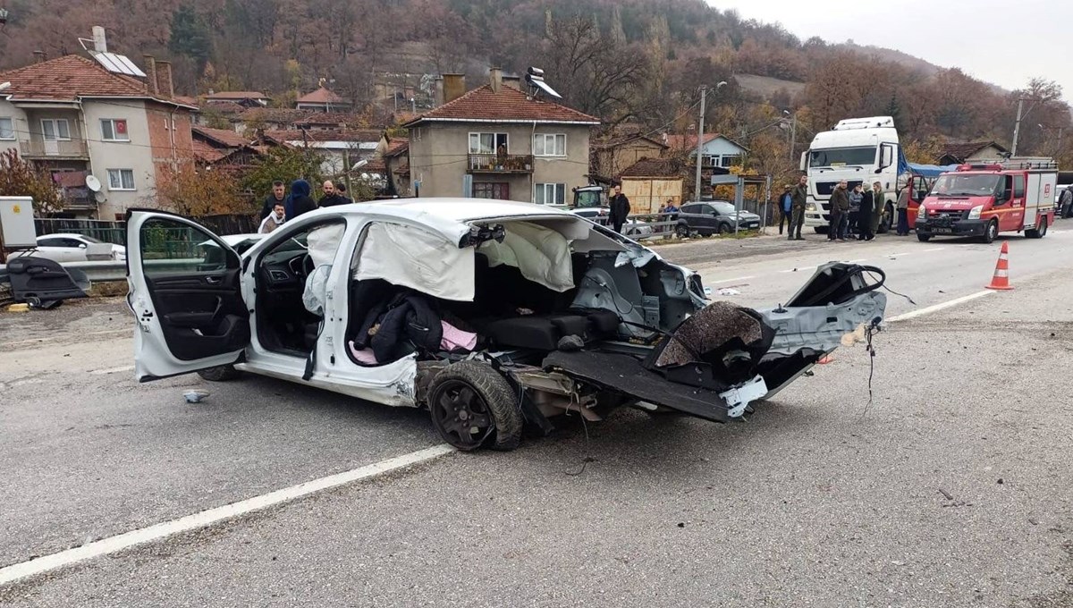 Bilecik'te öğretmen anne ve 3 yaşındaki kızı trafik kazasında hayatını kaybetti