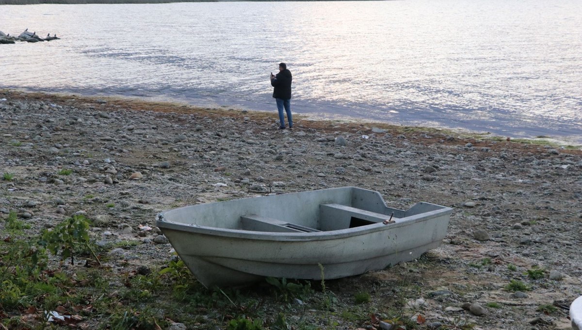 Sapanca Gölü'nde tehlike çanları çalıyor: Kayıklar karaya oturdu