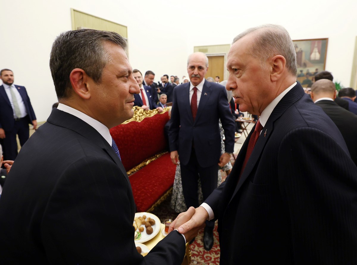 Özel ile Erdoğan, 23 Nisan resepsiyonunda kısa bir görüşme gerçekleştirmişti